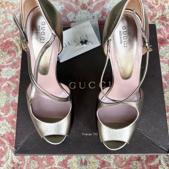 Gucci Women's Gold Peep Toe Heels Size 38 - Picture 2 of 10